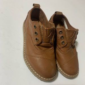Size 9T Toms toddler dress shoes with Velcro